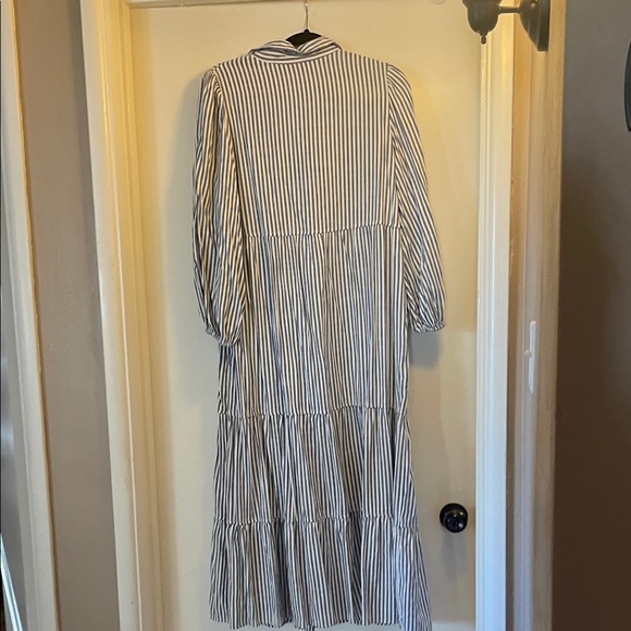 Max Studio Navy and White Striped Long Sleeve Dress - Picture 5 of 6